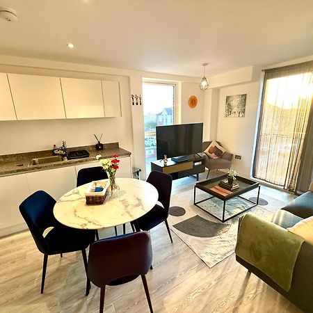マンチェスターRelaxing 1-Bed Flat In Salford With Street Parkingアパートメント エクステリア 写真
