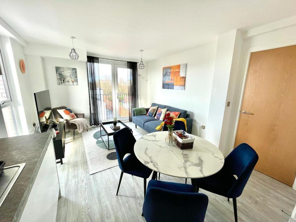 マンチェスターRelaxing 1-Bed Flat In Salford With Street Parkingアパートメント エクステリア 写真