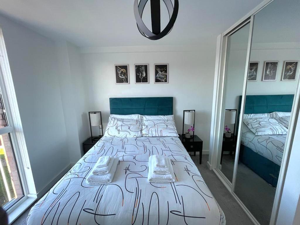 マンチェスターRelaxing 1-Bed Flat In Salford With Street Parkingアパートメント エクステリア 写真