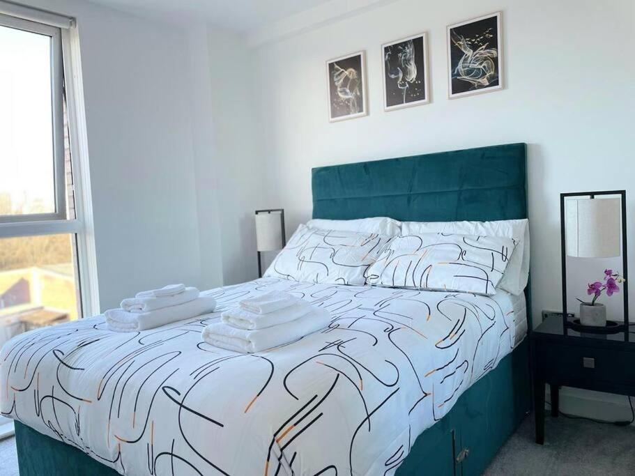 マンチェスターRelaxing 1-Bed Flat In Salford With Street Parkingアパートメント エクステリア 写真