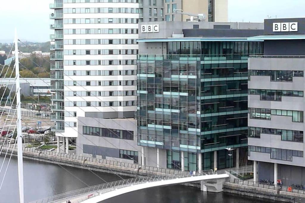 マンチェスターRelaxing 1-Bed Flat In Salford With Street Parkingアパートメント エクステリア 写真