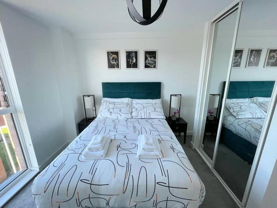 マンチェスターRelaxing 1-Bed Flat In Salford With Street Parkingアパートメント エクステリア 写真